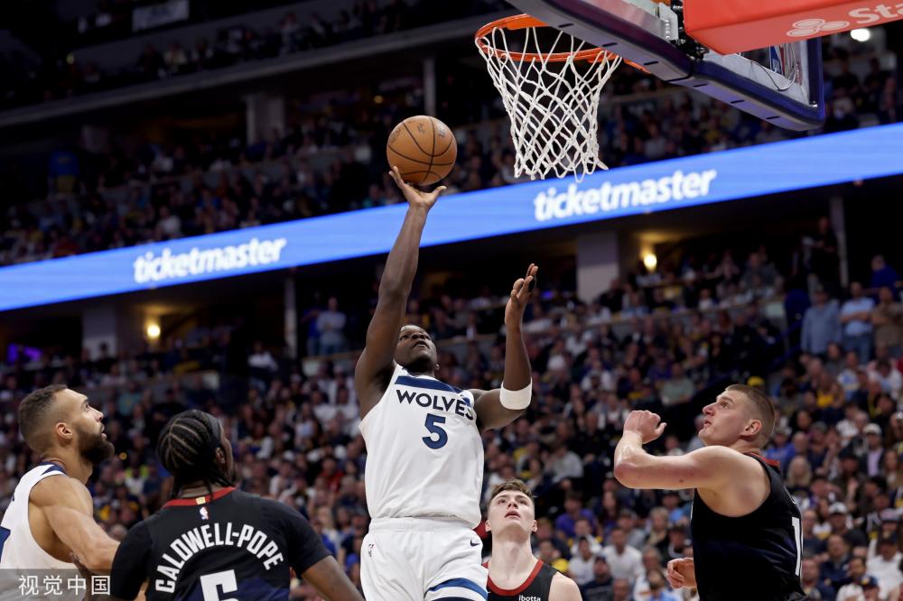 他成功地多 他成功地多