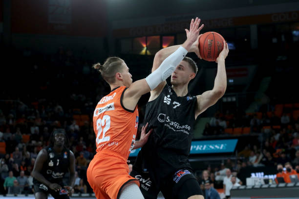 这一变化依 这一变化依